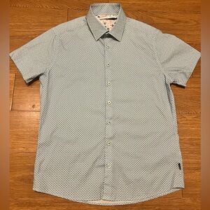 Stone Rose Short Sleeve Button-up Shirt Size M